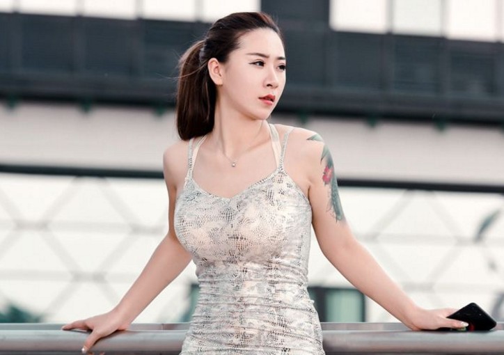 胖小伙安慰饥渴少妇口交舔弄镜头前摸逼骑乘后入猛操快速抽插晃动奶子非常诱人