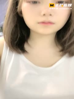 白皮肤大奶颜值妹子浴室露出！揉搓美乳诱惑~