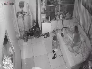 【居家监控】骚妇白天在家偷情邻居 晚上主动使劲搞老公