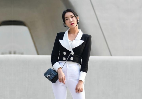 老汉探花178长腿车模疫情缺钱下海兼职温柔妩媚真女神后入啪啪乳浪翻滚