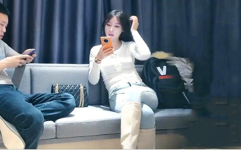 高价网约漂亮妹子不只人长得美小穴也粉嫩