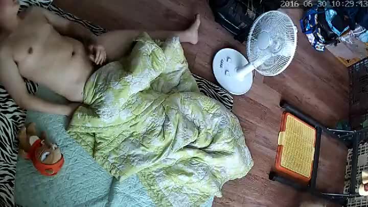 年轻妹疯狂吃鸡巴