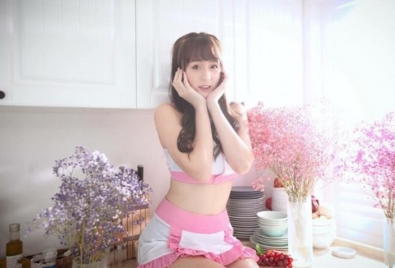 纤细美腿非常骚深喉舔屌活一级棒鞋子也不脱怼着骚穴猛操妹搞几下流出白浆大美臀骑乘