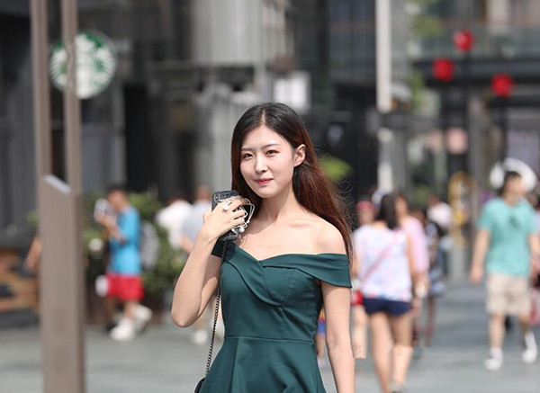 美女偶尔出来约炮还有点害羞扶着美臀狠狠后入