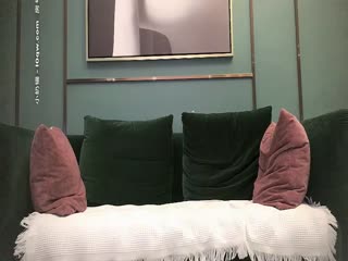 排骨哥网约顶级高端外围美女，美乳大长腿白皙皮肤，隔着内裤手指轻轻摩擦