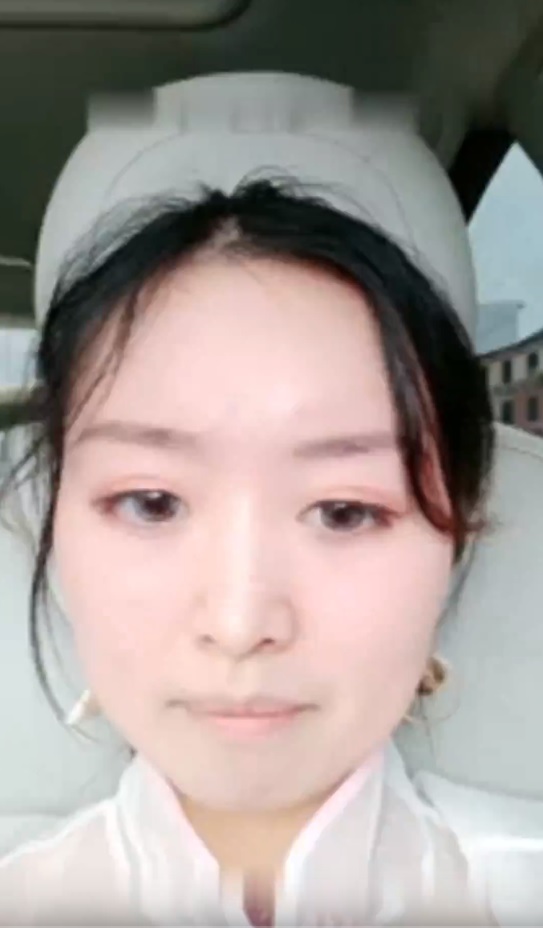 少妇约情人车震後座狭小空间也能玩出花样操出激情(上)