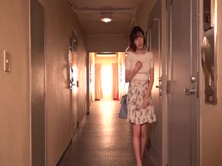 DASD-653 この人妻に誘惑されたらアナタは断れますか？マンションの同じ階に住む狙われた男たち。 深田えいみ