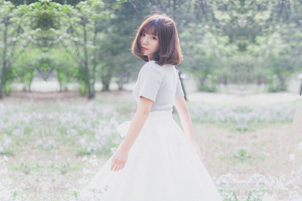 白色吊带裙超甜美短发美女小姐姐很主动脱光光骑在身上