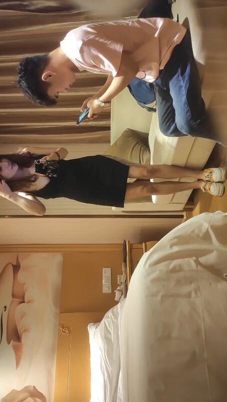 36E巨乳极品美女情趣装跪舔乳交 骑乘爆插后入狂干内射