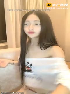 清纯少女震棒和假屌同时抽插卷毛逼直到流白浆~