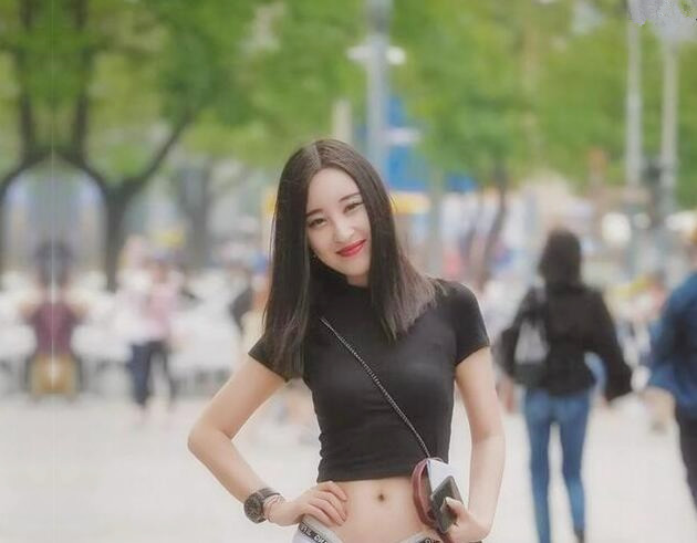 风韵犹存的少妇让小哥吃奶子勾搭扒下内裤就开草各种体位把少妇伺候好了内射