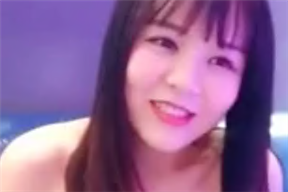 大奶妹子撕破絲襪和粉絲炮友KTV沙發上啪啪