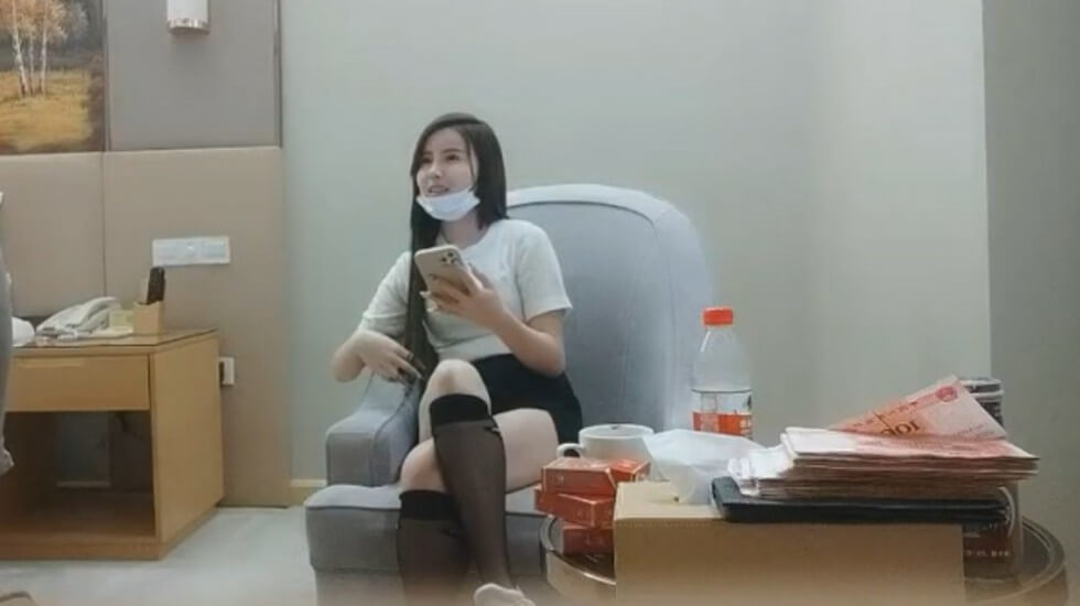 gc沈先生酒店高价约操性感黑丝嫩模