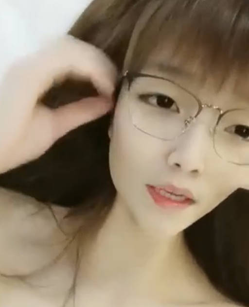 三线嫩模初出道勾搭骑手啪啪好刺激啊