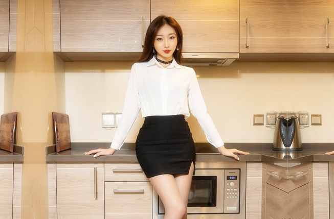 凡哥足疗探花会所操女技师穿上短裙制服撸管调情摸屁股镜头前掰穴翘起屁股后入撞击猛操