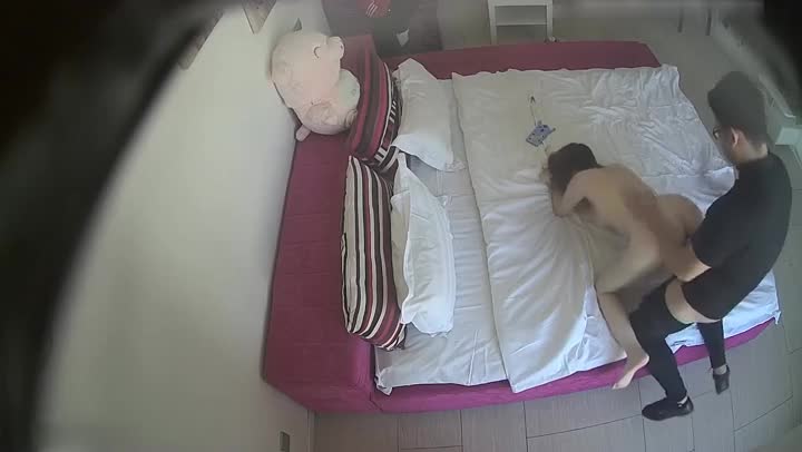 360监控偷拍 女友有点不高兴不让操 男友强行插入~360监控偷拍 女友有点不高兴不让操 男友强行插入