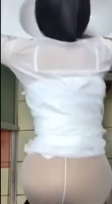 色男精蟲衝腦.不顧旁邊還有小孩子.無套內射巨乳嫂子兩次