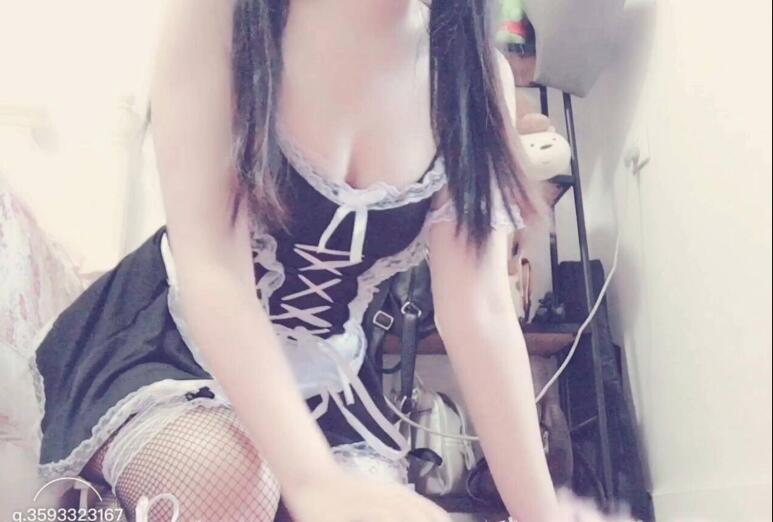 最新網紅美少女草莓味的軟糖呀會員版新作金絲性甲 極品身材 換裝誘惑