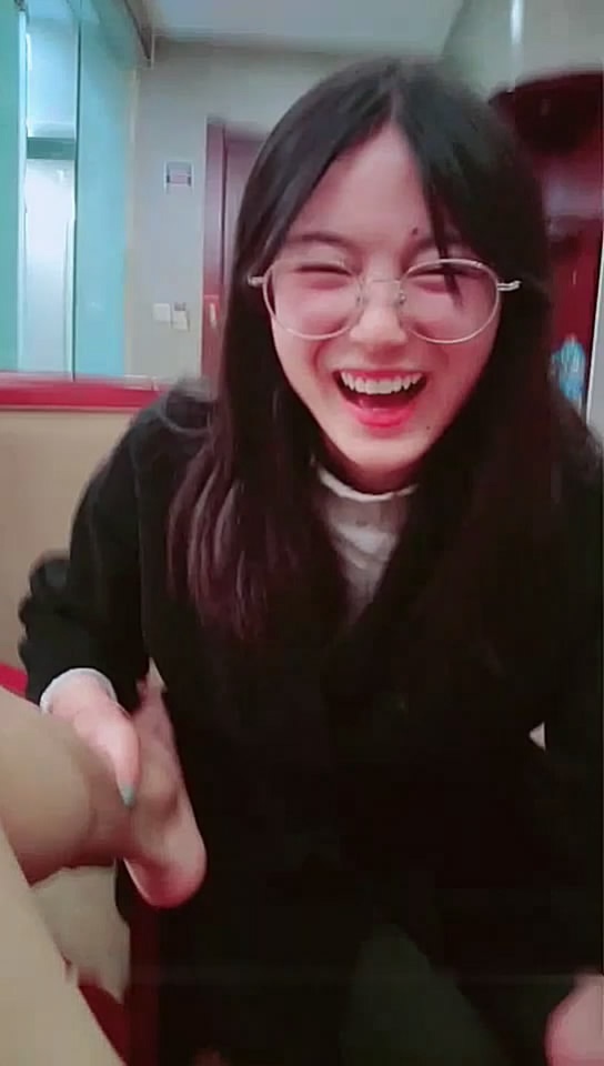 贵州师范学院校花刘X娟带作业本与男友激情开房，学生妹偷尝禁果的诱惑之夜