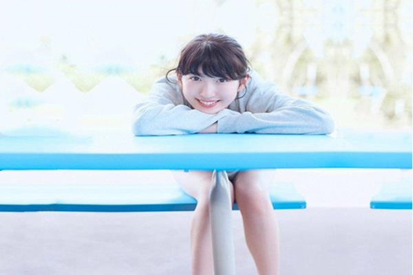 约操良家少妇沙发上激情操逼深喉舔屌张开双腿猛怼骚穴