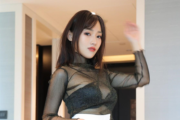 原创露脸之98年的极品女仆妹妹