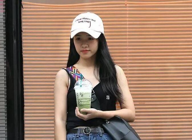 黑丝情趣兼职女颜值超高服务到位点个赞