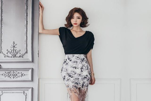 高分女孩瑶瑶要颜值有颜值要身段有身段和男友的爱情大长屌操得欲仙欲死，