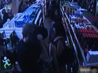 去美國混了幾年的上海美眉李娜在法拉盛唐人街超市單挑幾個洋屌