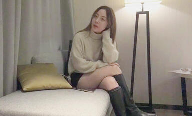 高端外围小姐姐肤白逼粉沙发上清晰展示啪啪细节做爱投入被干得鬼哭狼嚎