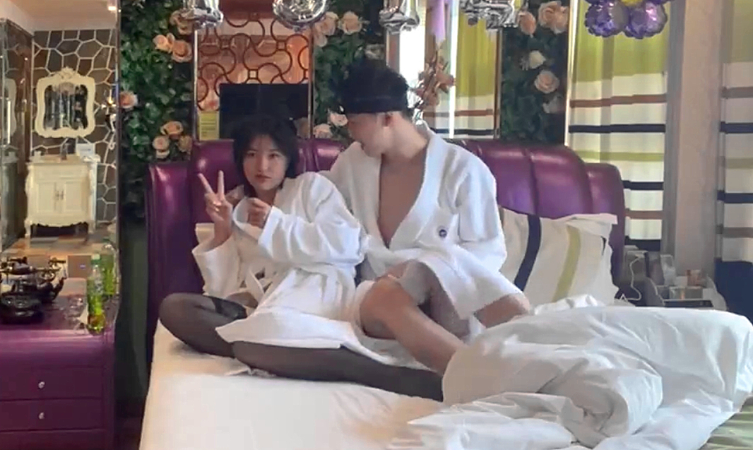 02舞蹈女孩性感活泼开朗我想睡觉吃饱了再睡你没试过深喉吗羡慕豪主有钱啊可以为所欲为第三部