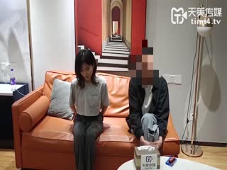 自拍领导的交易工具~无比香艳