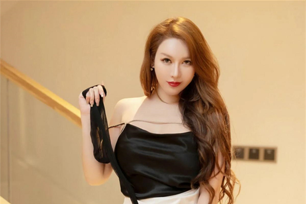 裤哥战高级爆乳模特巨乳姐姐38分钟