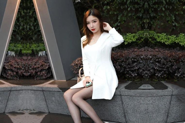 绿帽狂边看单男爆操老婆