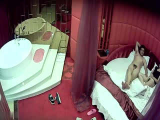 偷拍气质漂亮的短发良家人妻偷偷和单位领导偷情