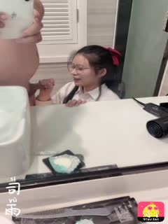 JK制服卫生间口爆颜射1