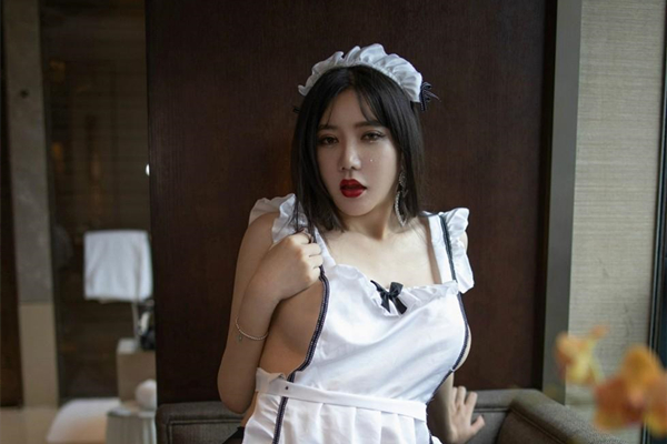 身材美腿尤物性感黑丝女仆装