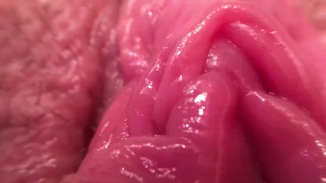 我滴水搏动的阴部的宏观超特写
