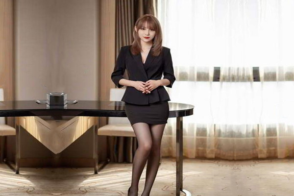 深夜约操美女短裙美腿连体丝袜扶腰后入骑乘爆插