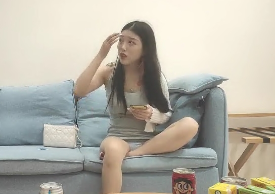 高端外围场重金约操漂亮小姐姐扛起探花大旗沙发啪啪肤白貌美看点多