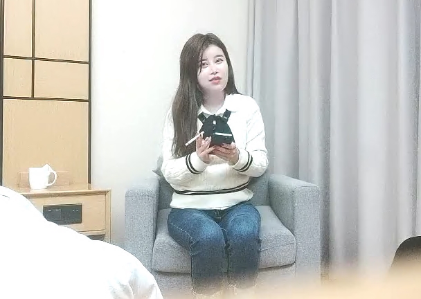 战神小利约战牛仔裤肉感骚女镜头前深喉口交舔逼扣穴正入抽插骑乘猛操大屁股晃动奶子