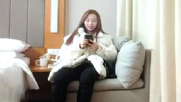 外围性感女这对纯天然大奶很少见大屌爆操小骚b