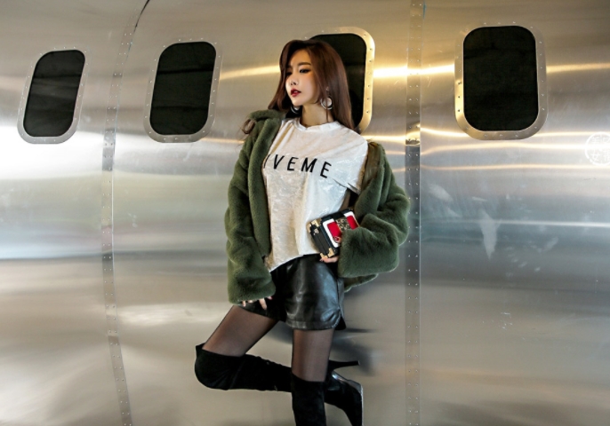 强上小店老伴娘黑丝高跟包臀短裙诱惑吃奶玩逼口交大鸡巴