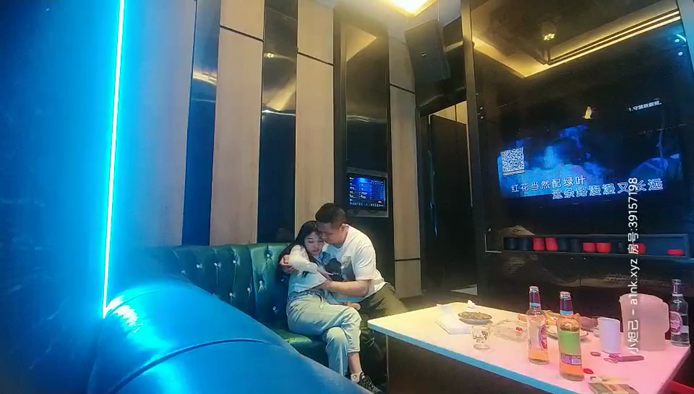 老王午夜探花_四月十一号骚货啪啪