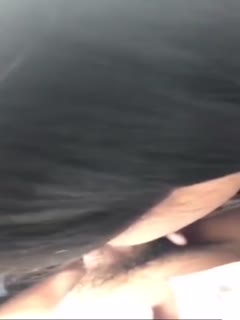 约炮人妻大白天在路边车震口交