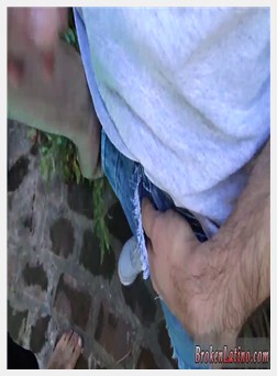 同性恋拉丁男人湿衣服和拉丁裔裸体淋浴