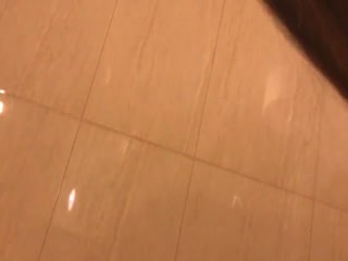 公子哥有钱任性玩法刺激约炮音乐学院气质女神到餐厅的卫生间打炮怕听见不敢呻吟