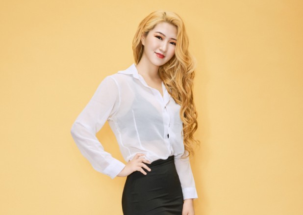 高颜值裸替女神演员沈樵超大尺度剧情新作我的高中数学老师淫荡勾引涉世未深的男学生