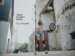 最新巅峰颜值超人气新晋推特露出网红女神▌峰不二子 ▌美穴塞入跳蛋玩滑下体都湿透了 男厕帮路人小哥哥解决翘硬肉棒