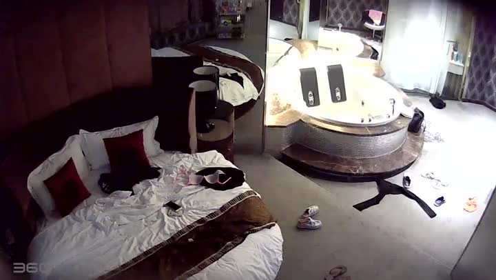 【360】 Hotel偷拍系列 360 粉红浴缸 极品翘臀【第二期】65V~20161003 情侣和朋友~2016 10 03 17 45 01 158
