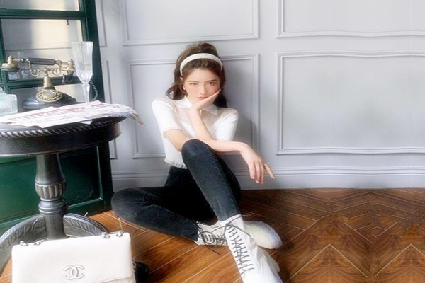 颇有几分姿色小少妇啪啪狂插白臀骚穴潜力大神值得关注